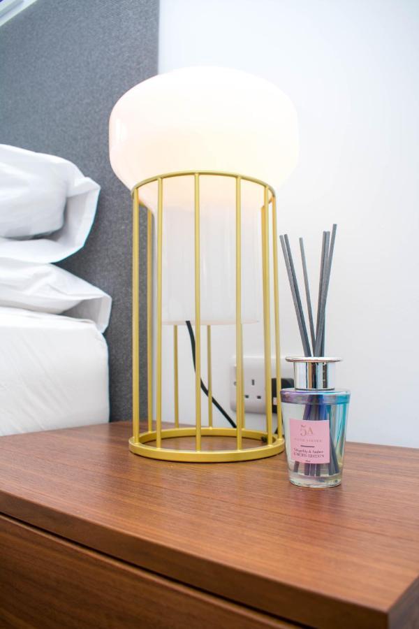 Exoticstay Apartments - Ultra Luxe Top Floor Suite - City Centre Apartment With Cube View - Smart 4K Tv With Ultrafast Wifi & Netflix Birmingham Kültér fotó